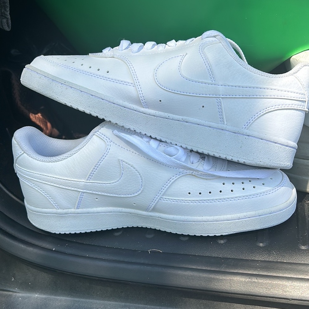 Nike - Picture 2 of 3
